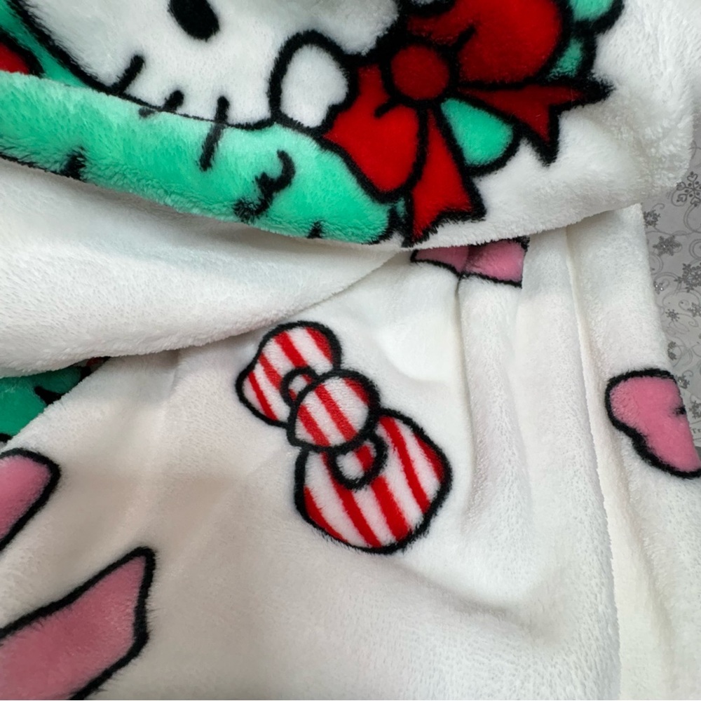 2 Viral Hello Kitty Oversized Christmas Throw Blankets-Pink Gingerbread & Wreath - Picture 10 of 11